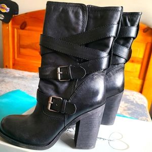 Boots (Jessica Simpson)